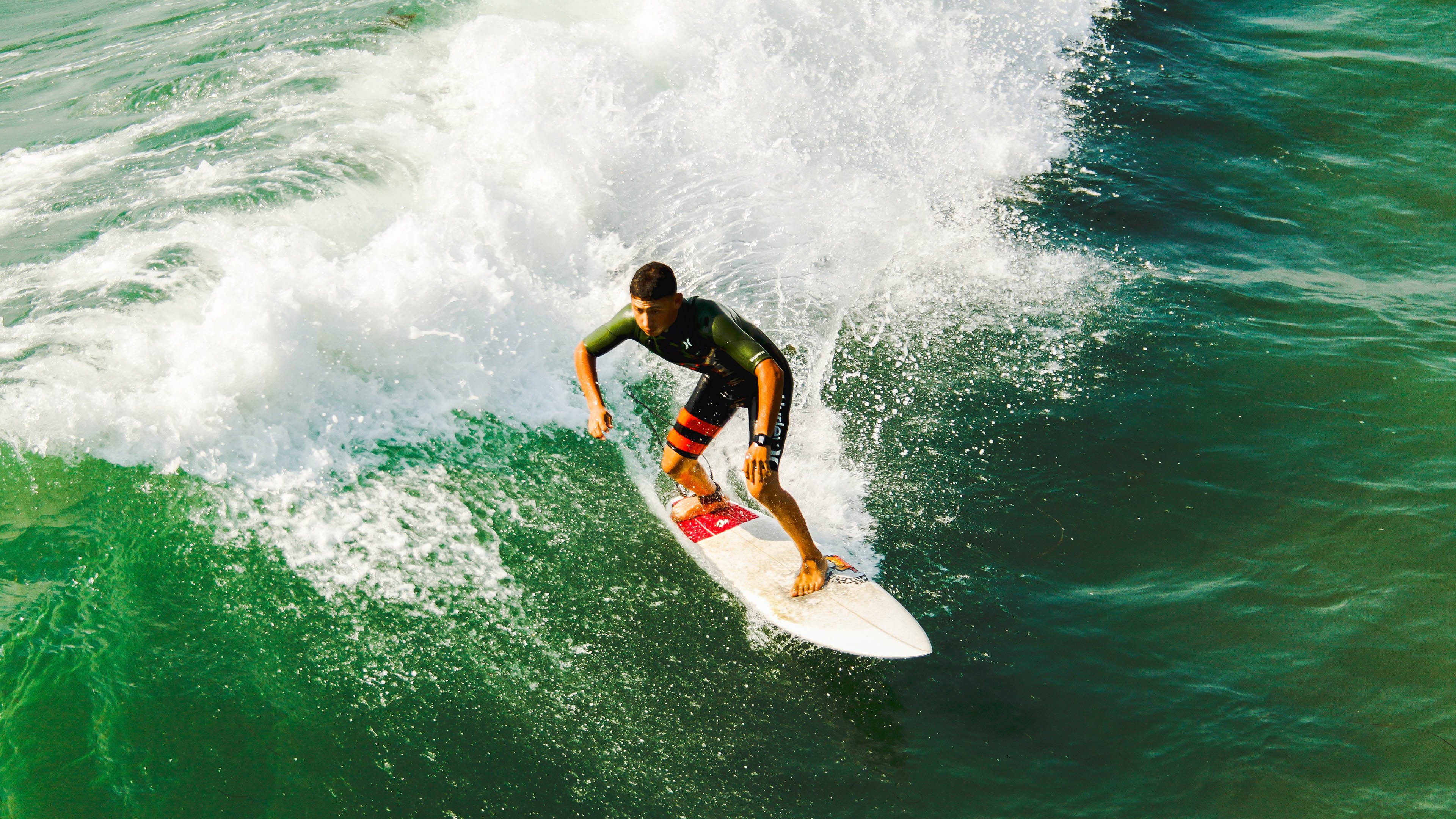 开云全站下载-职业与草根并举为中国足球打开新路径，对中国职业足球的看法